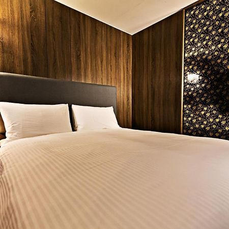 Taipei Heroes Square Hotel Bagian luar foto