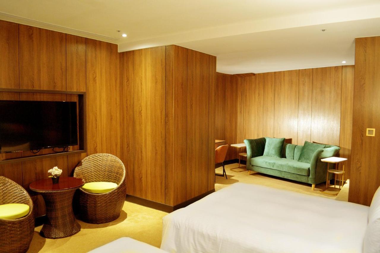 Taipei Heroes Square Hotel Bagian luar foto